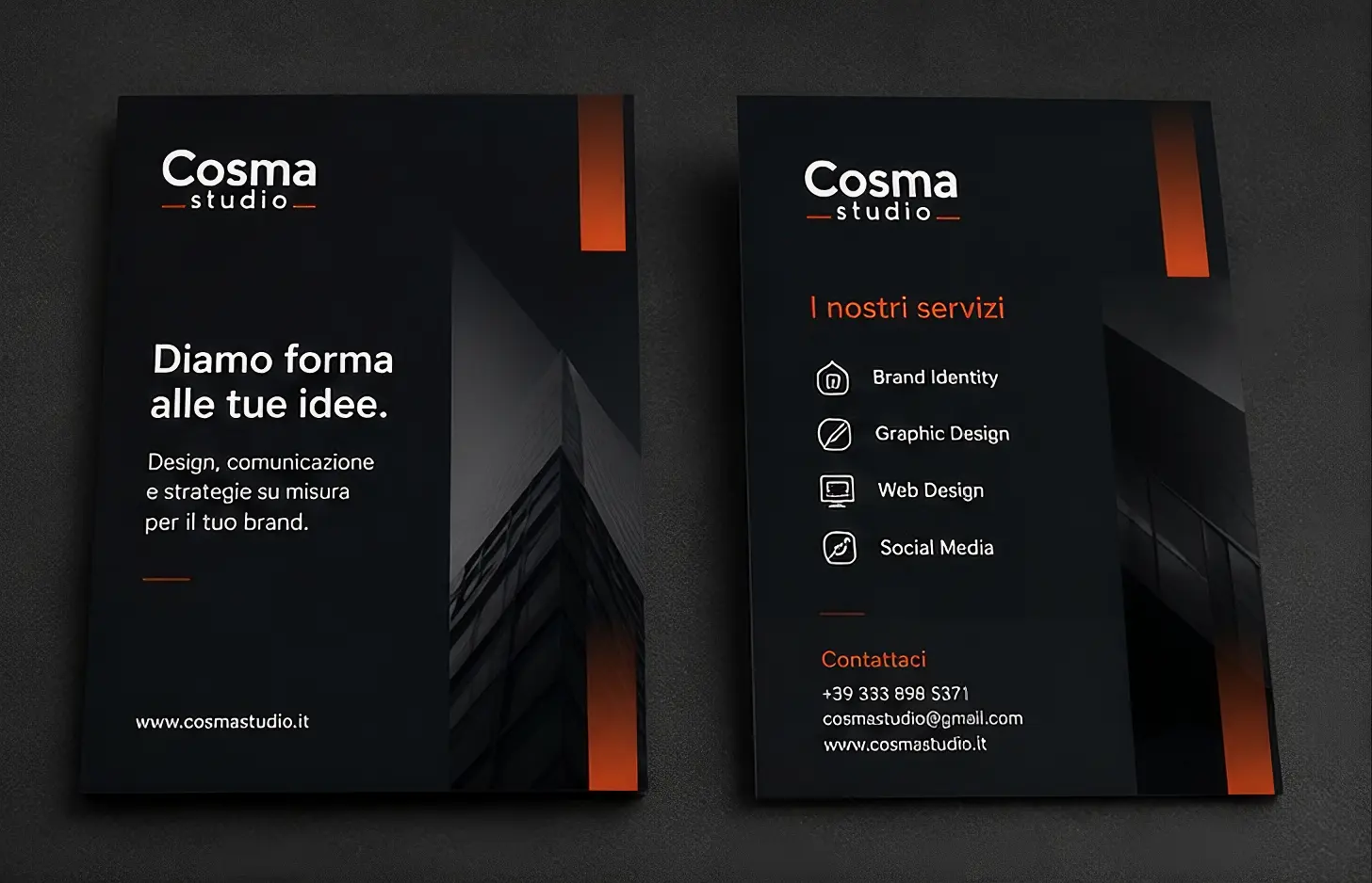 Mockup di un book aziendale e materiali editoriali